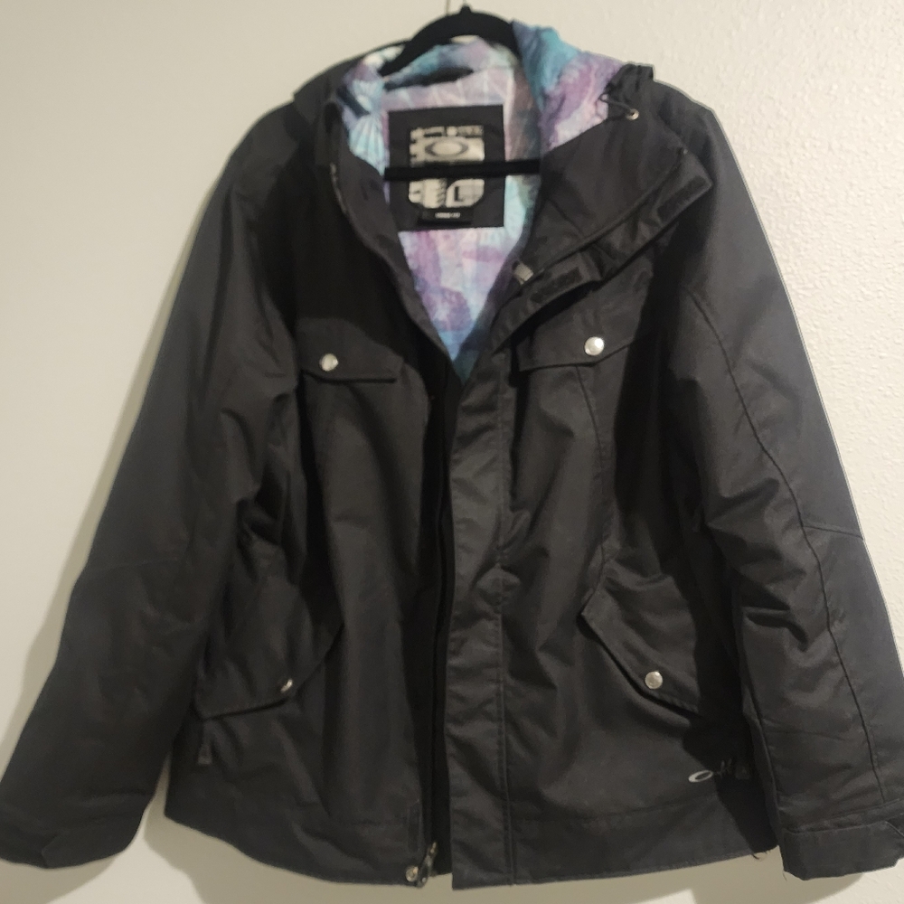 Gently used Oakley snowboard jacket